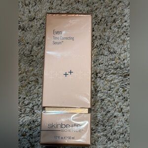 skinbetter science Even Tone Correcting Serum - Pink